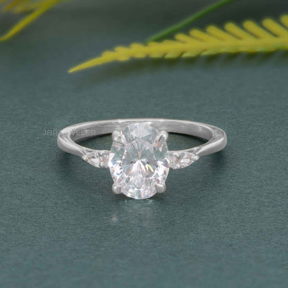 Bague en diamant moissanite ovale à trois pierres, ajustement parfait, avec poire latérale