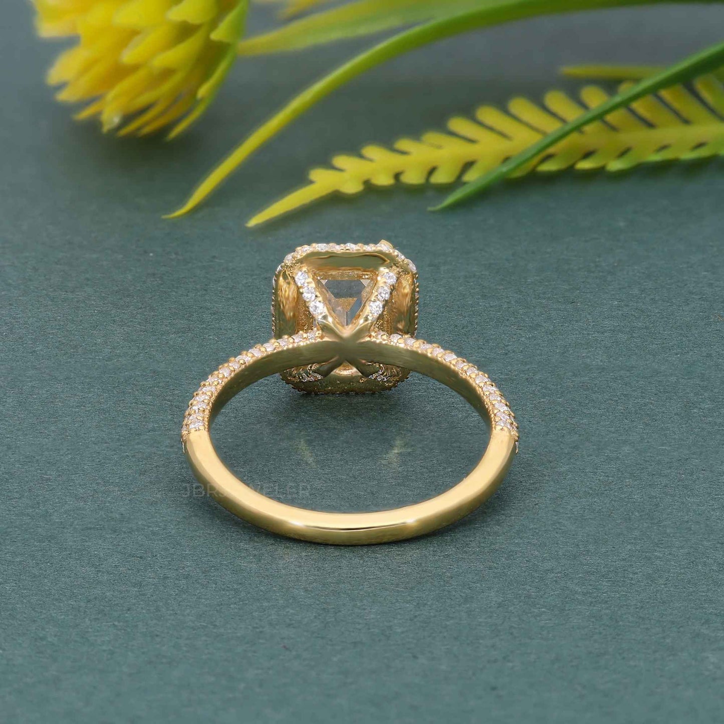 Bague de fiançailles halo de diamants de laboratoire, petite micro-pave d'émeraude