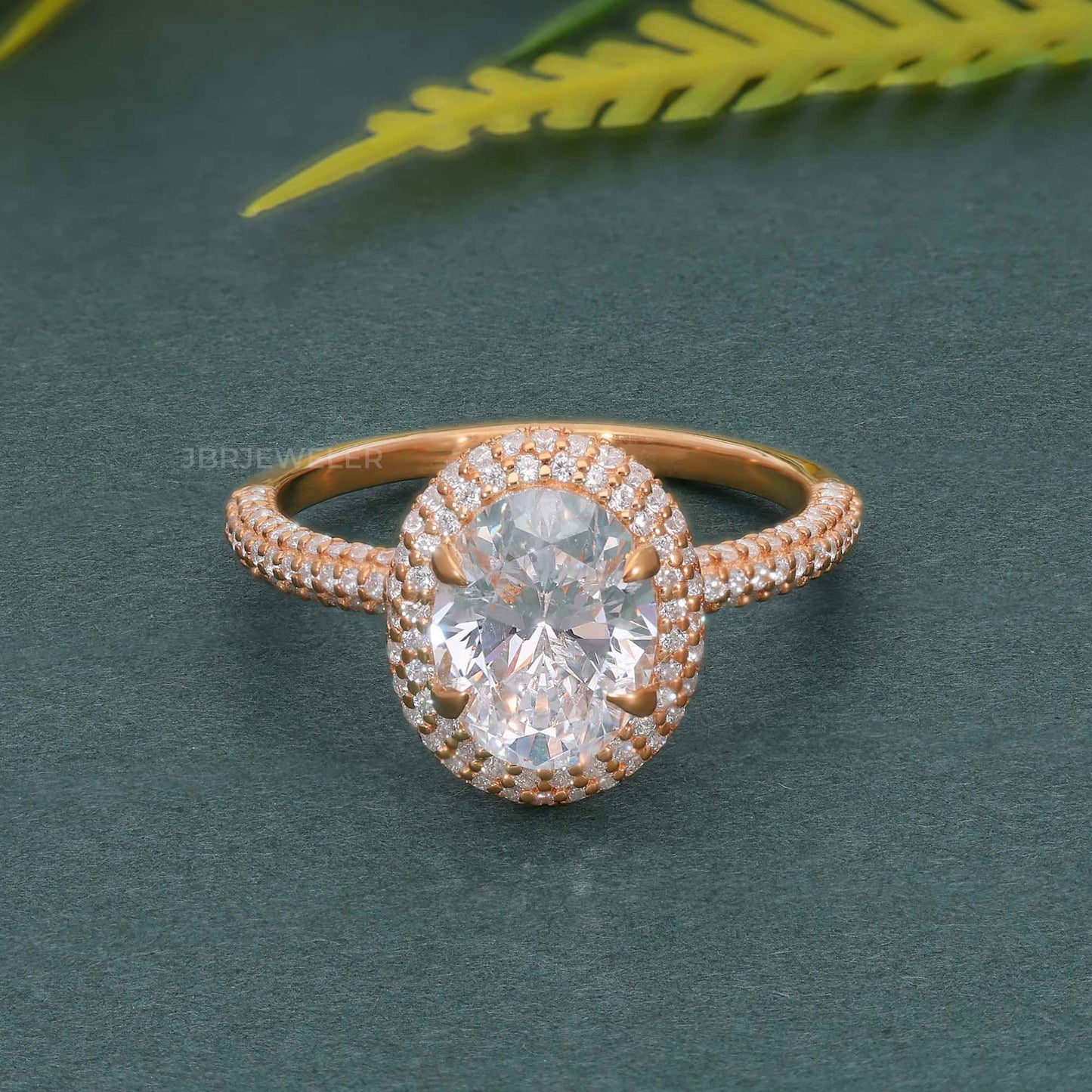 Bague de fiançailles halo de diamants moissanite ovale petite micro pavée