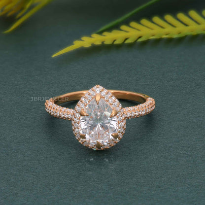 Zierlicher Verlobungsring mit Mikropavé und birnenförmigem Halo-Diamant im Laborstil