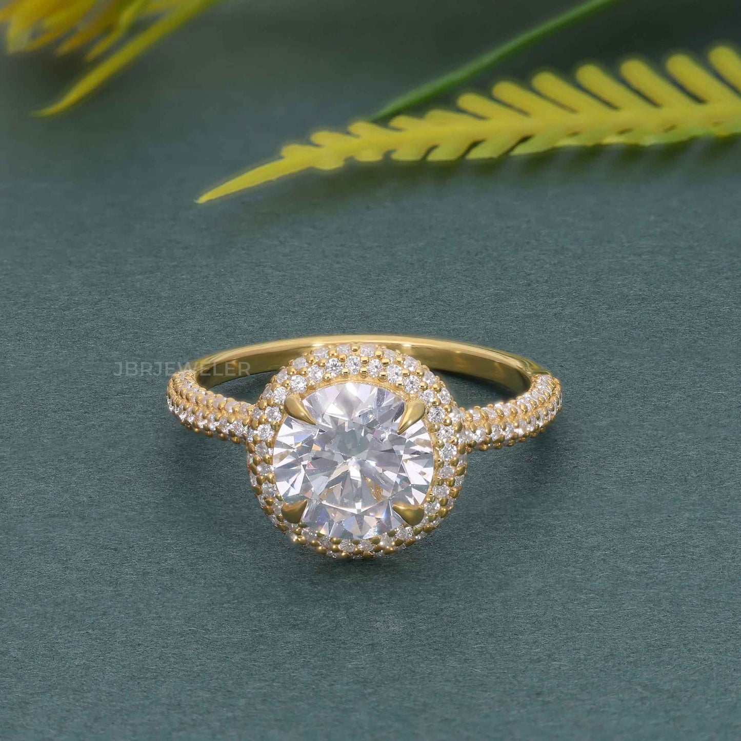 Bague de fiançailles avec halo de diamants moissanite ronds micro pavés, petite