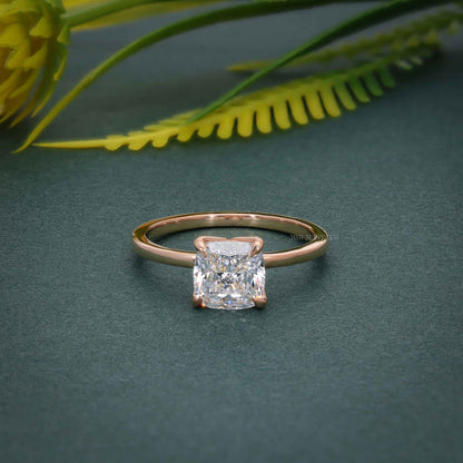 Bague solitaire avec diamants cultivés en laboratoire et coussin pétale