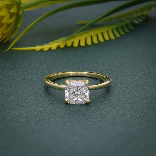 Bague solitaire avec diamants cultivés en laboratoire et coussin pétale