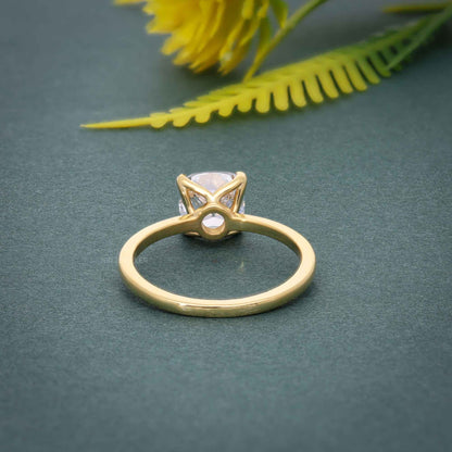 Bague solitaire avec diamants cultivés en laboratoire et coussin pétale