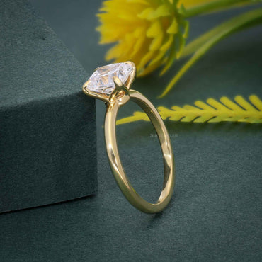 Solitärring mit im Labor gezüchteten Diamanten im Blütenkissen-Stil