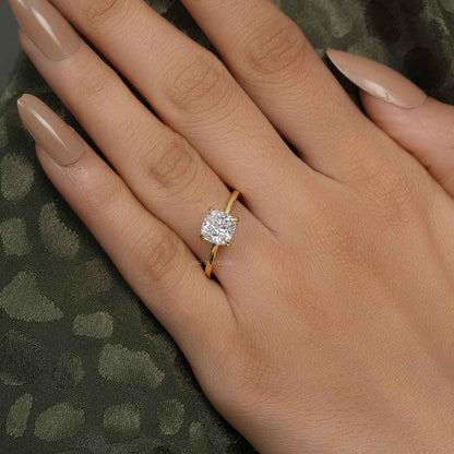 Bague solitaire avec diamants cultivés en laboratoire et coussin pétale