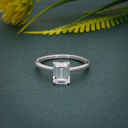 Bague de fiançailles en diamant Moissanite et émeraude pétale