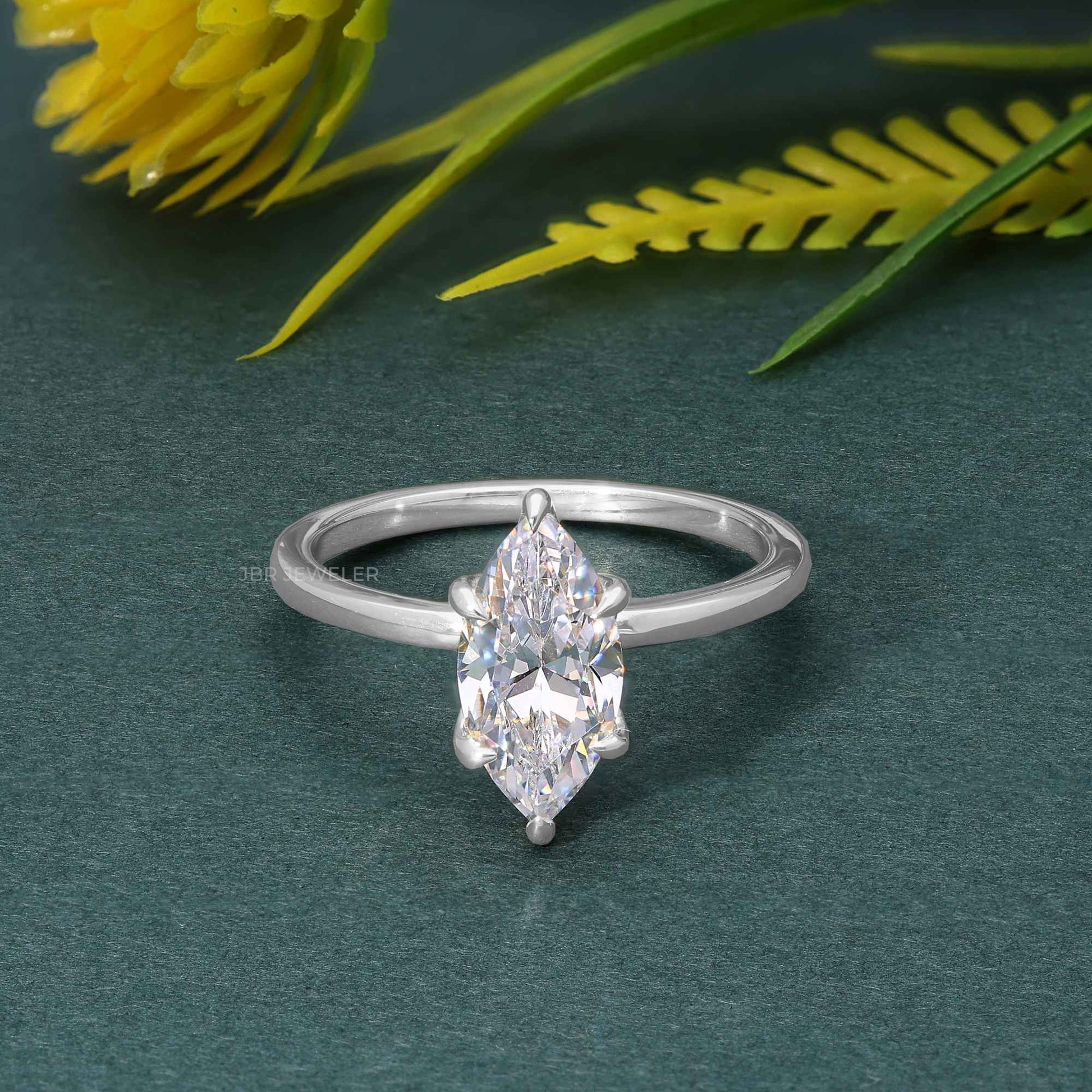 Bague solitaire avec diamants cultivés en laboratoire Petal Marquise