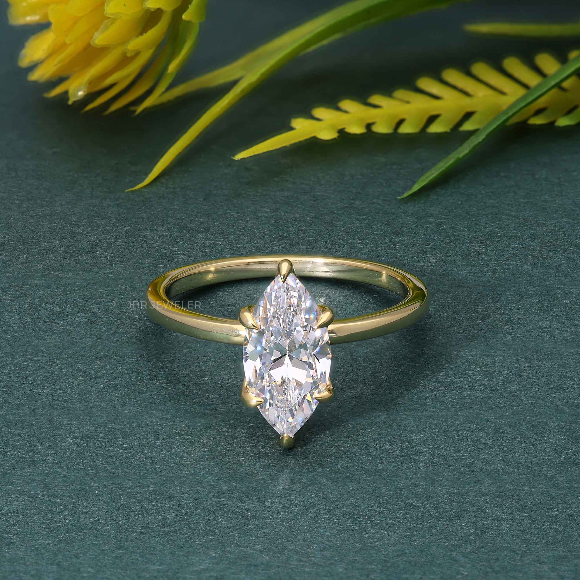 Bague de fiançailles pétale solitaire marquise diamant moissanite