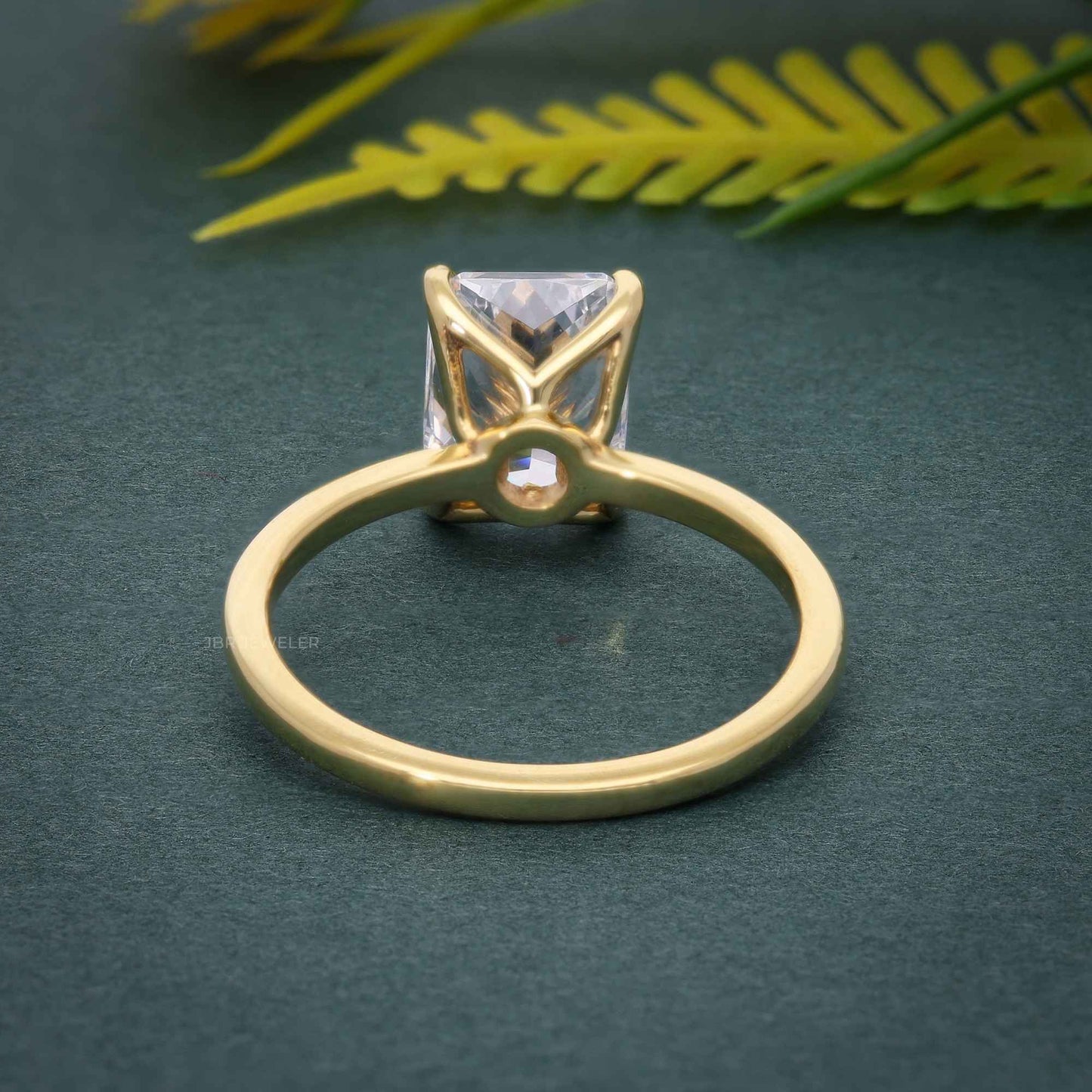 Solitärring „Petal Radiant“ aus im Labor gezüchteten Diamanten