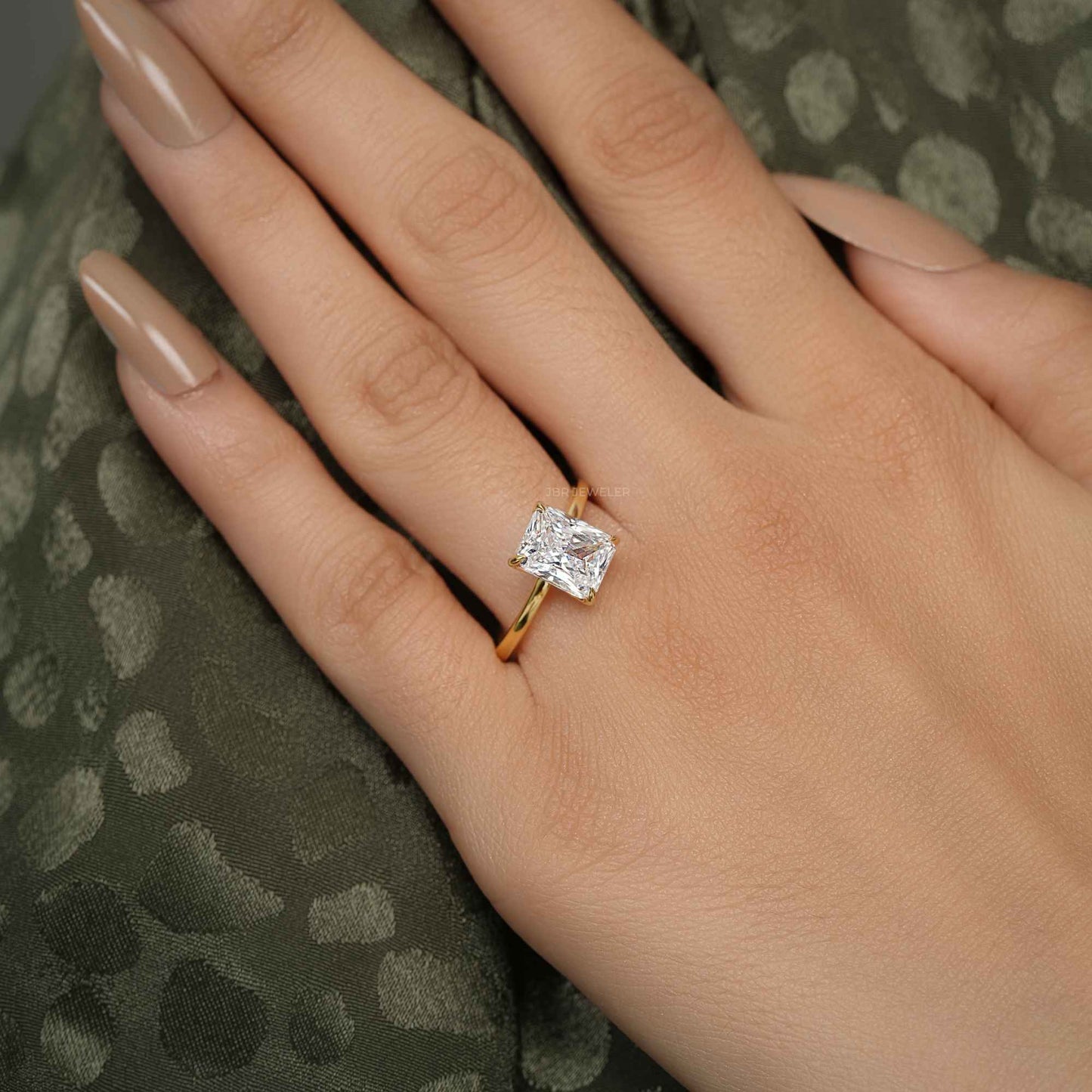 Bague solitaire avec diamants cultivés en laboratoire Petal Radiant