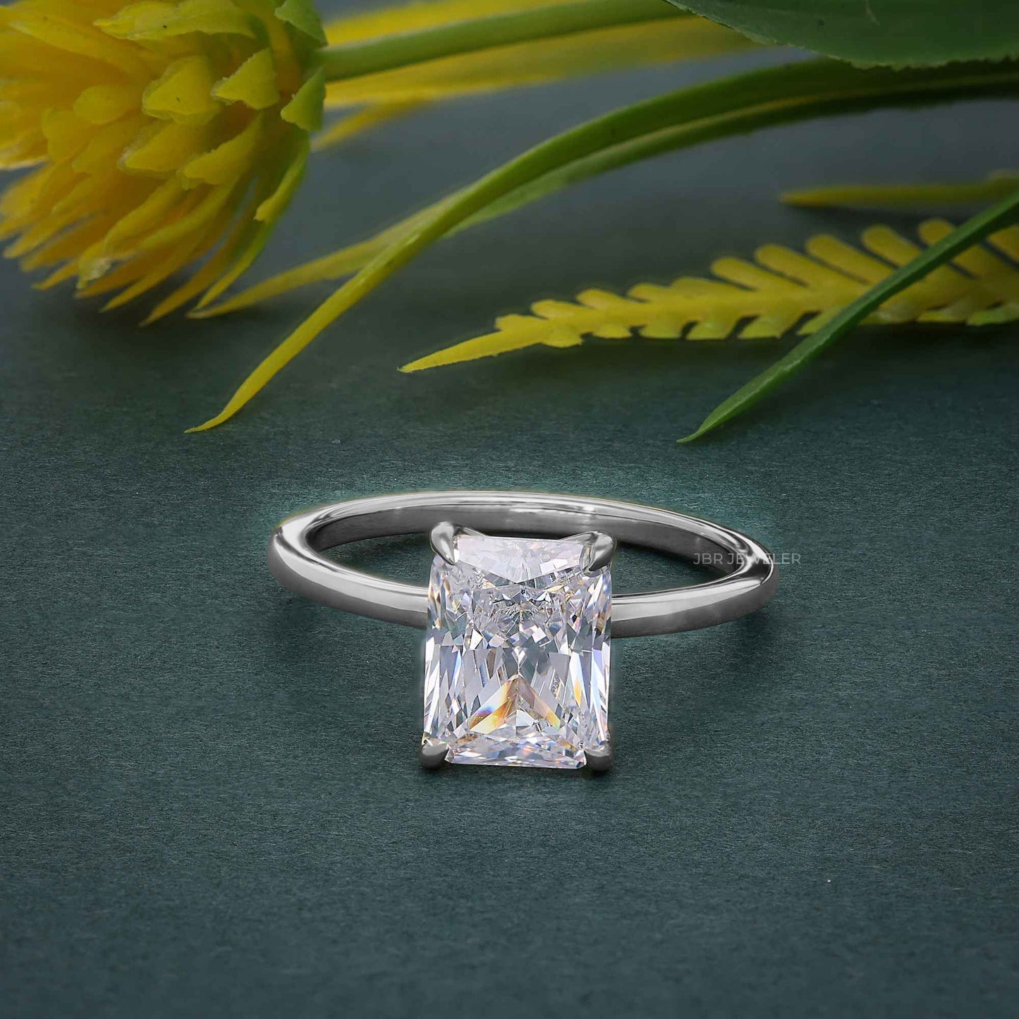 Bague solitaire avec diamants cultivés en laboratoire Petal Radiant