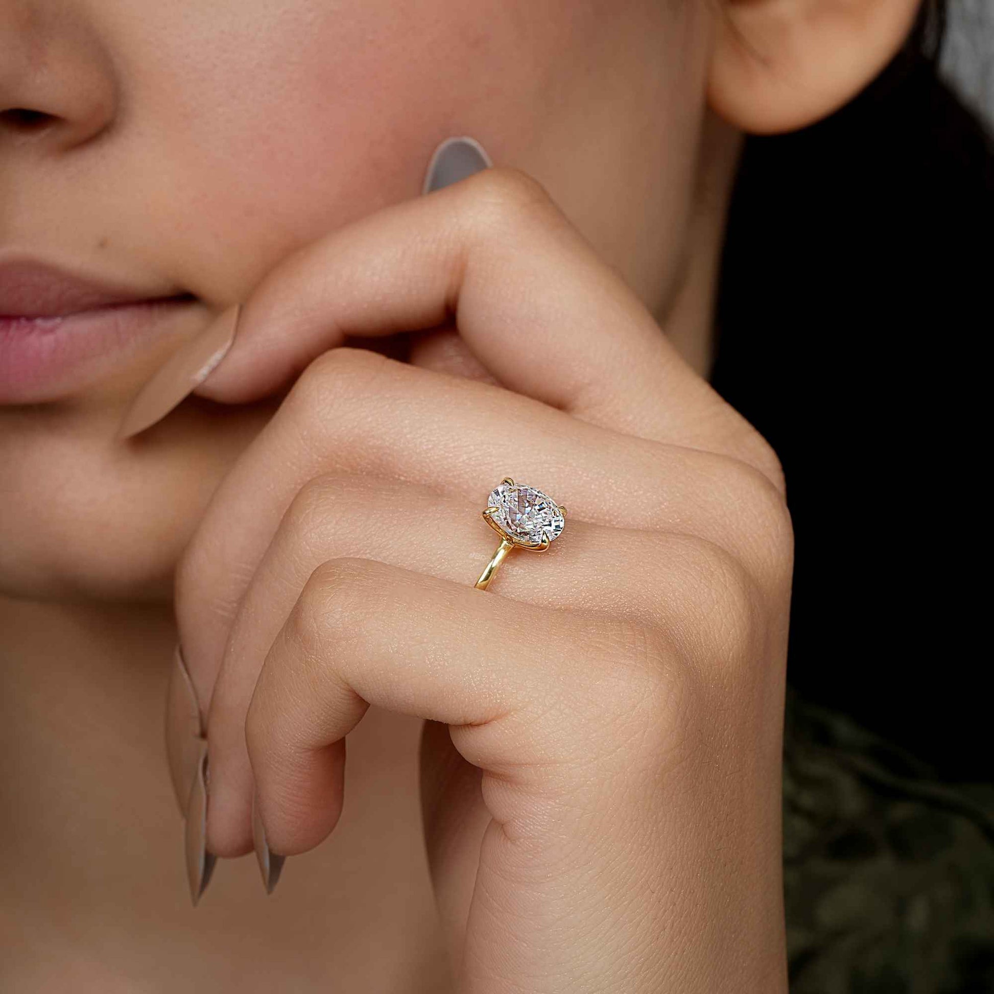 Bague solitaire ovale pétale en diamant cultivé en laboratoire