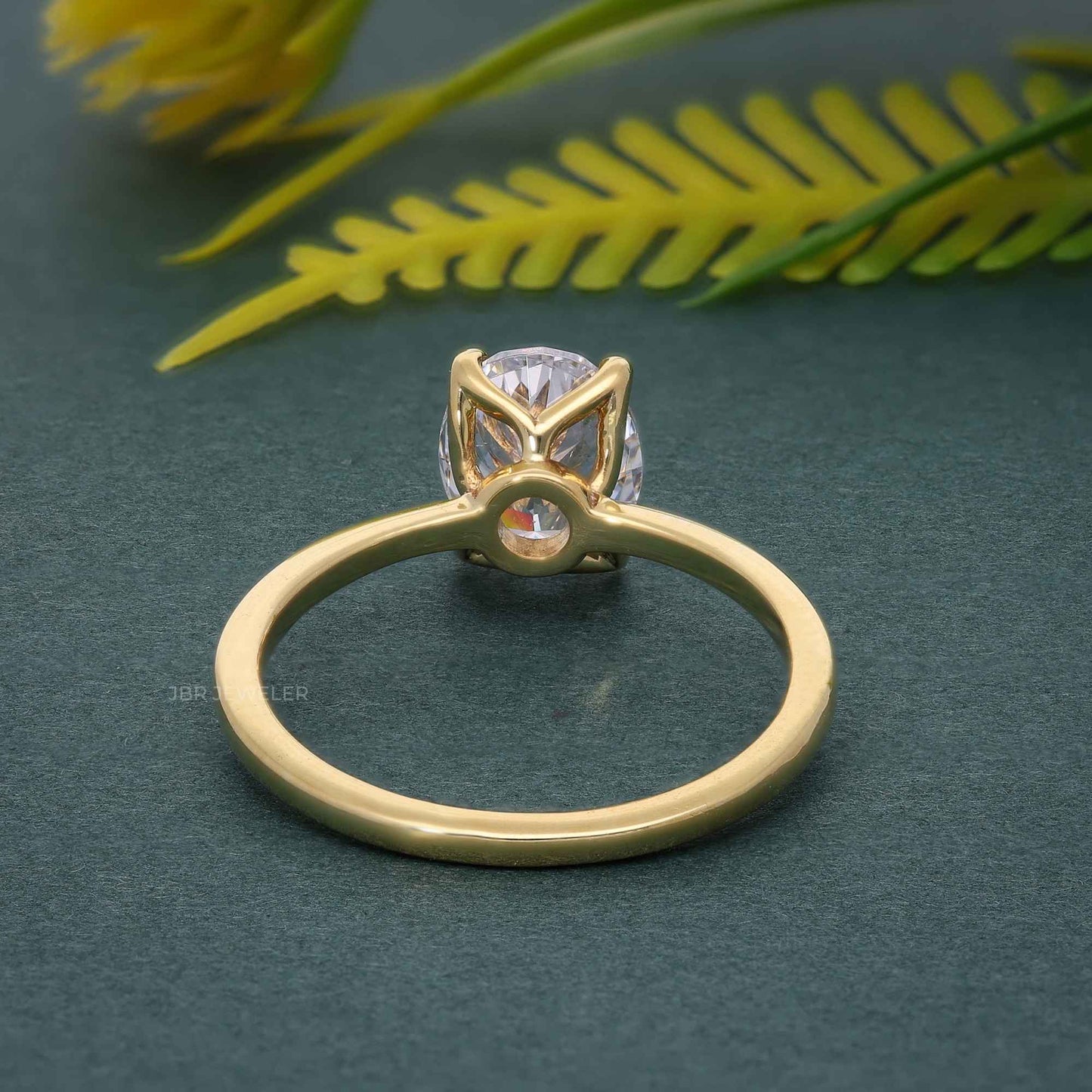 Bague solitaire ovale pétale en diamant cultivé en laboratoire