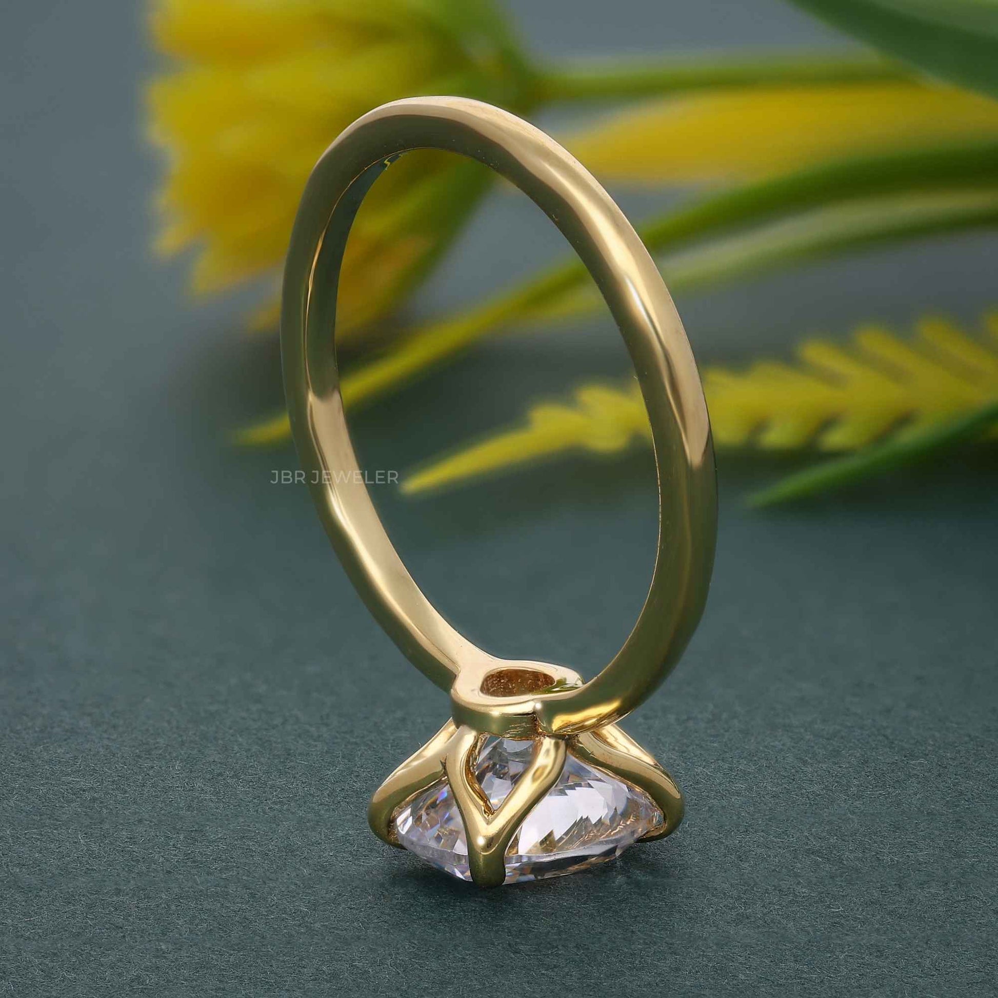 Bague solitaire ovale pétale en diamant cultivé en laboratoire