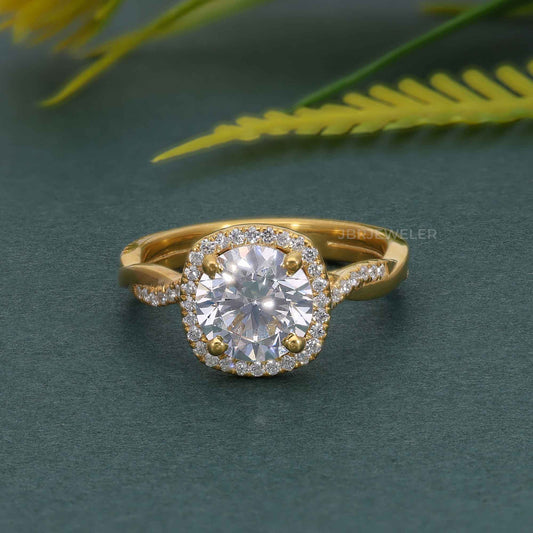 Petite bague de fiançailles ronde à halo torsadé et diamants cultivés en laboratoire