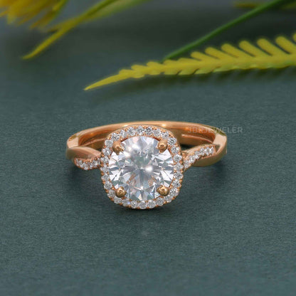 Petite bague de fiançailles ronde à halo torsadé et diamants cultivés en laboratoire