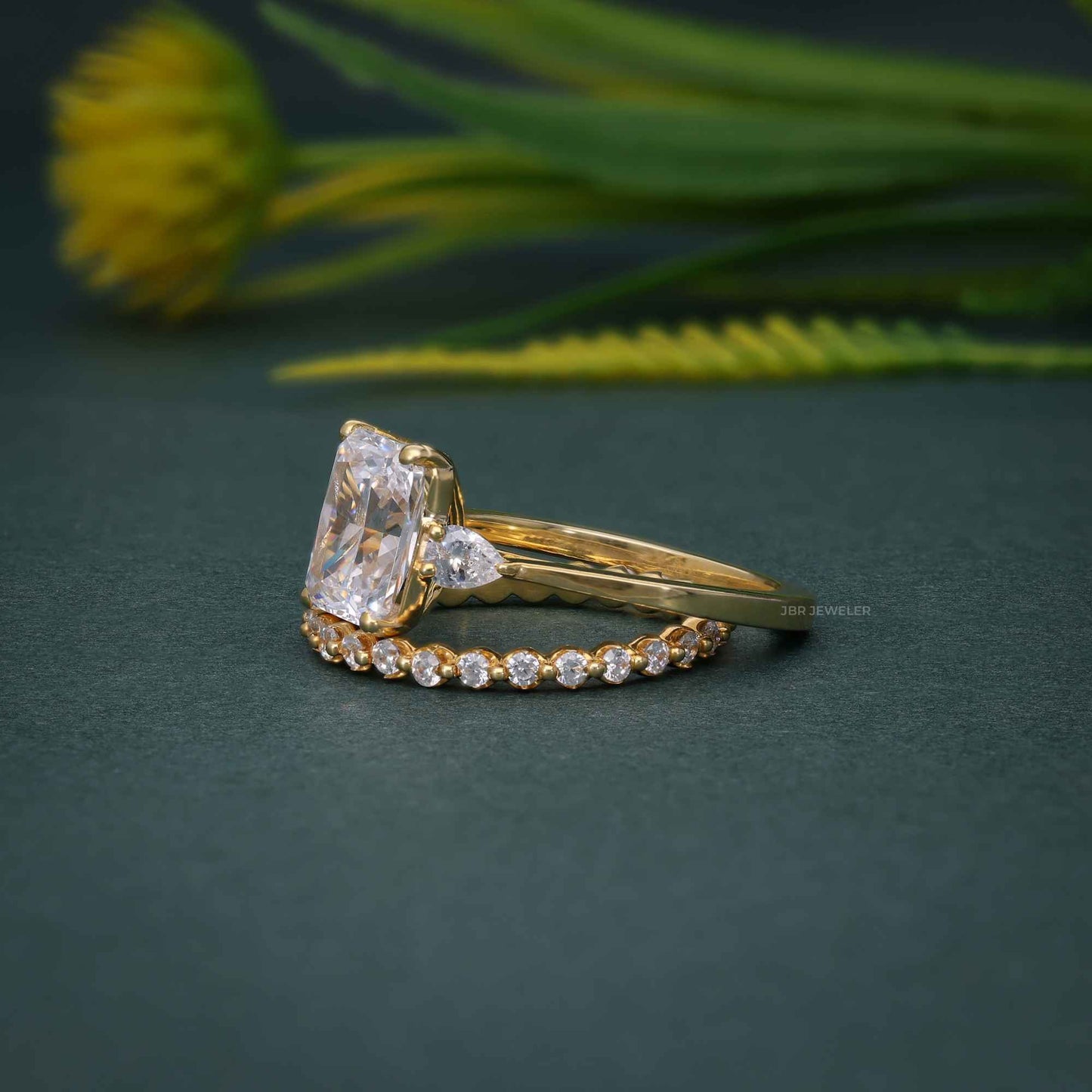 Bague de fiançailles en diamant Moissanite à 3 pierres taille radiante avec ensembles de mariée d'éternité complète