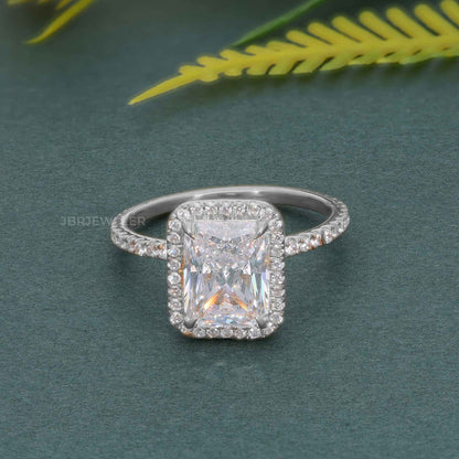 Bague de fiançailles diamant halo moissanite taille radiante