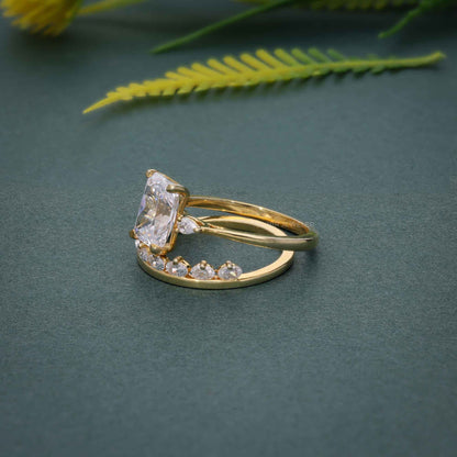 Bague de mariée en diamant cultivé en laboratoire à trois pierres coupées radiantes avec bande assortie