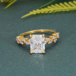 Bague de fiançailles en diamants cultivés en laboratoire Radiant avec accent marquise