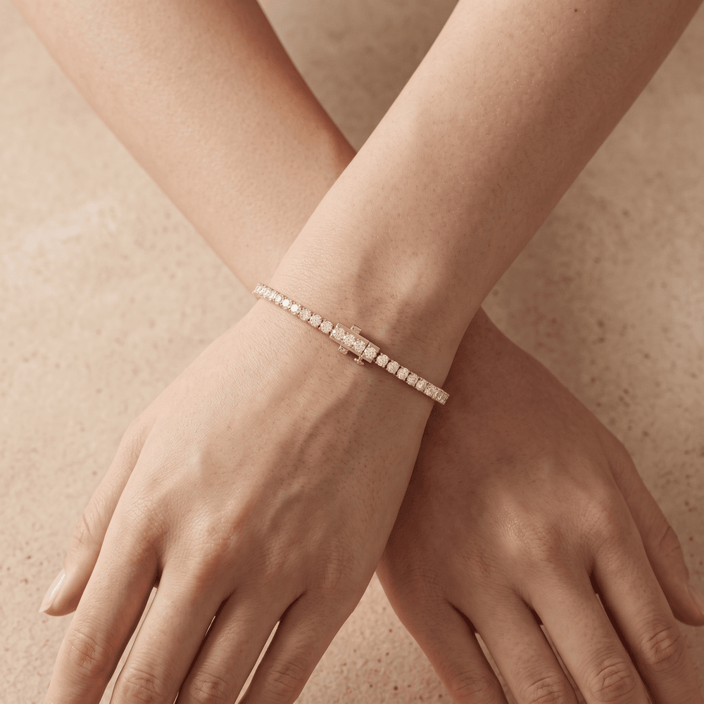 Elegant 14K gold diamond bracelet