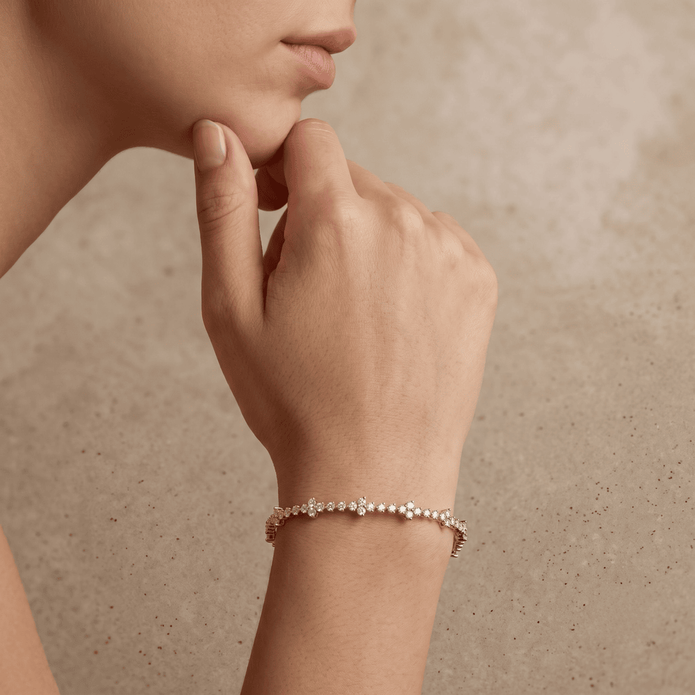 Tennis bracelet with round diamonds