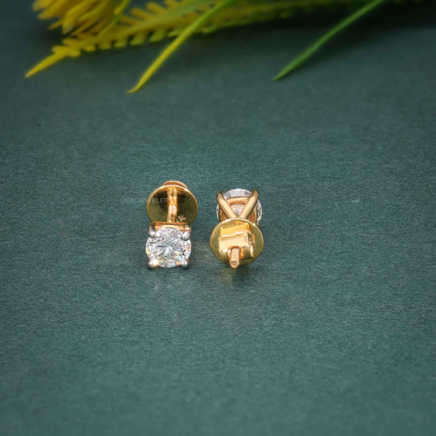 Boucle d'oreille à quatre griffes avec diamant cultivé en laboratoire, taille ronde, arrière vissé