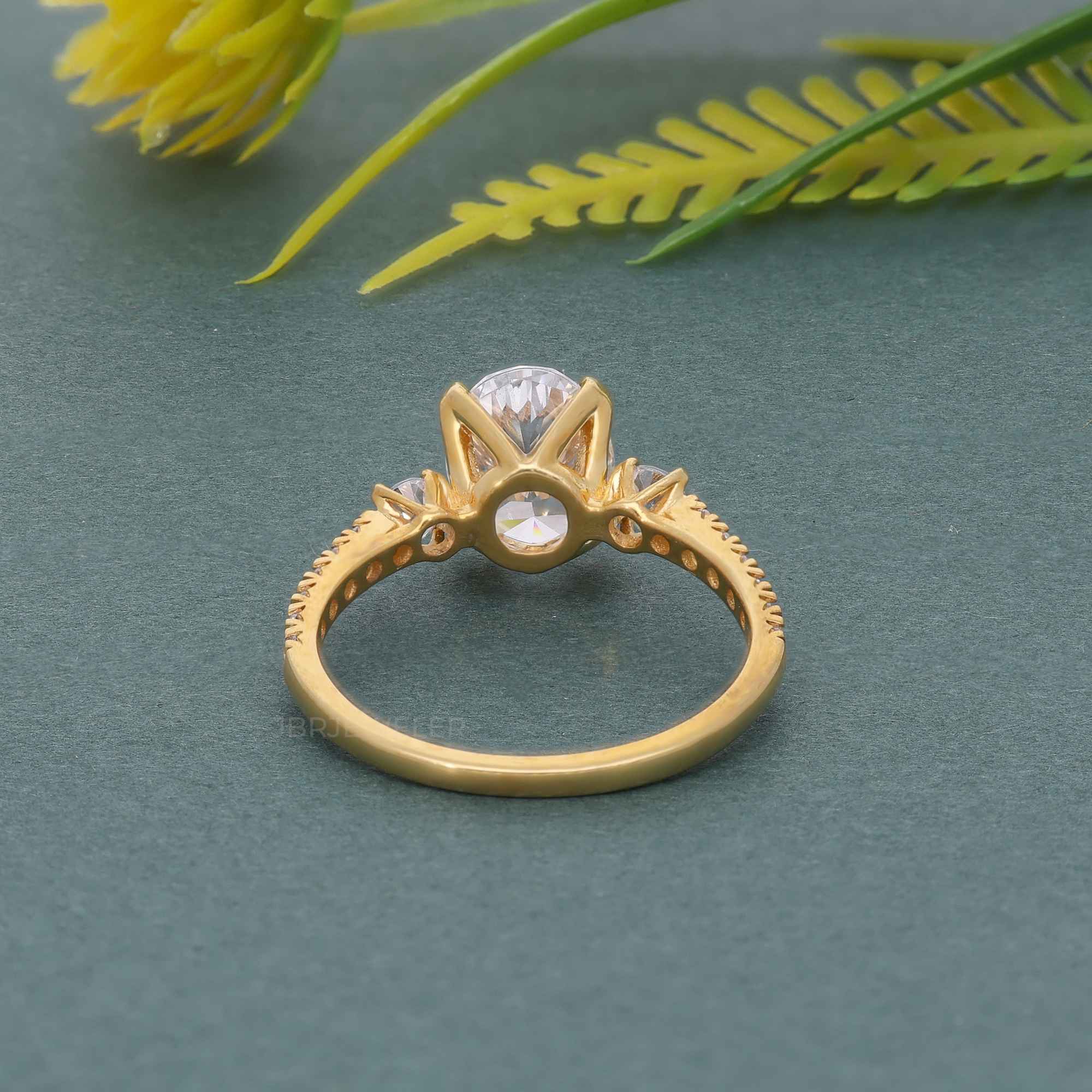 Scalloped Oval Moissanite Diamond Trio Engagement Ring - JBR Jeweler