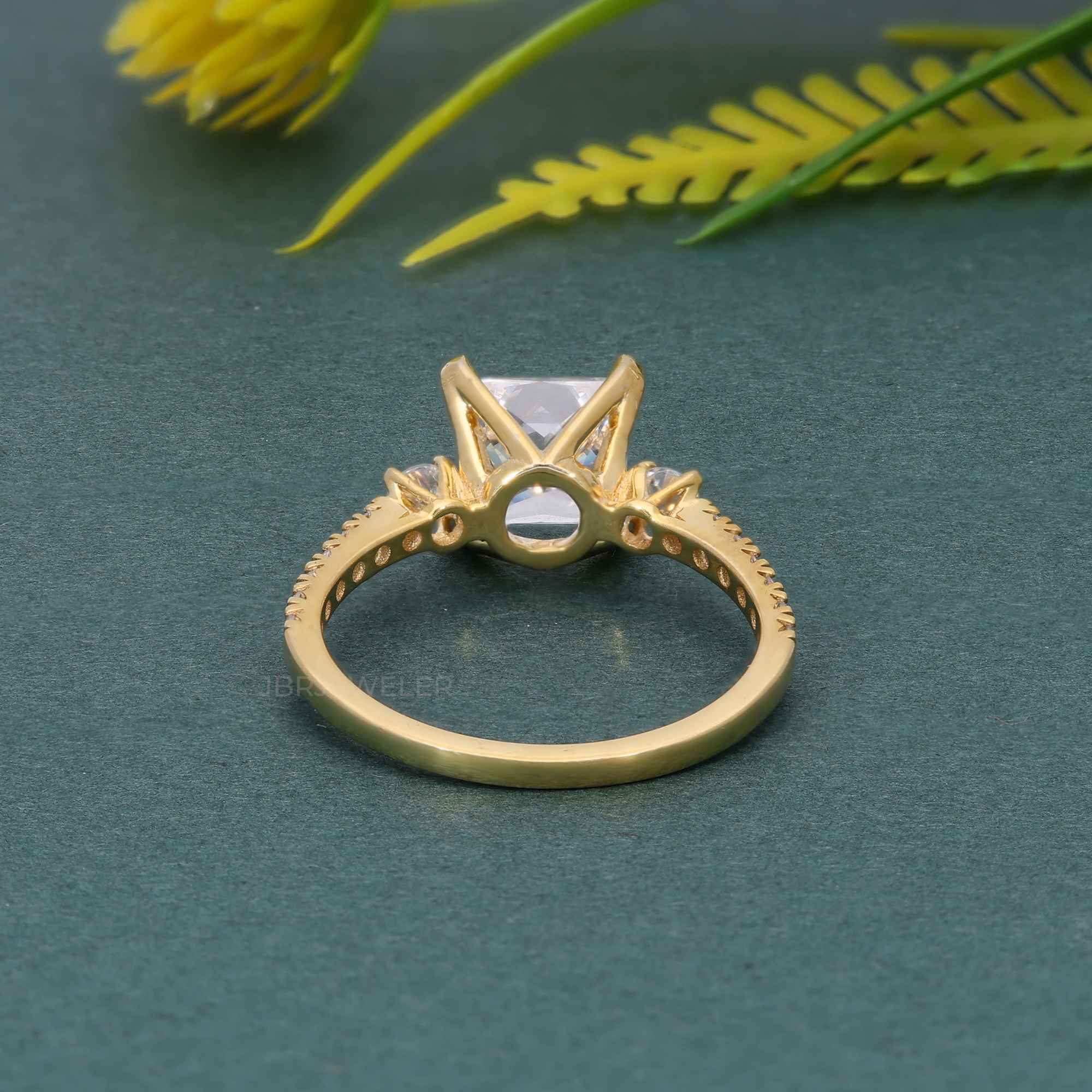 Scalloped Princess Moissanite Diamond Trio Engagement Ring - JBR Jeweler