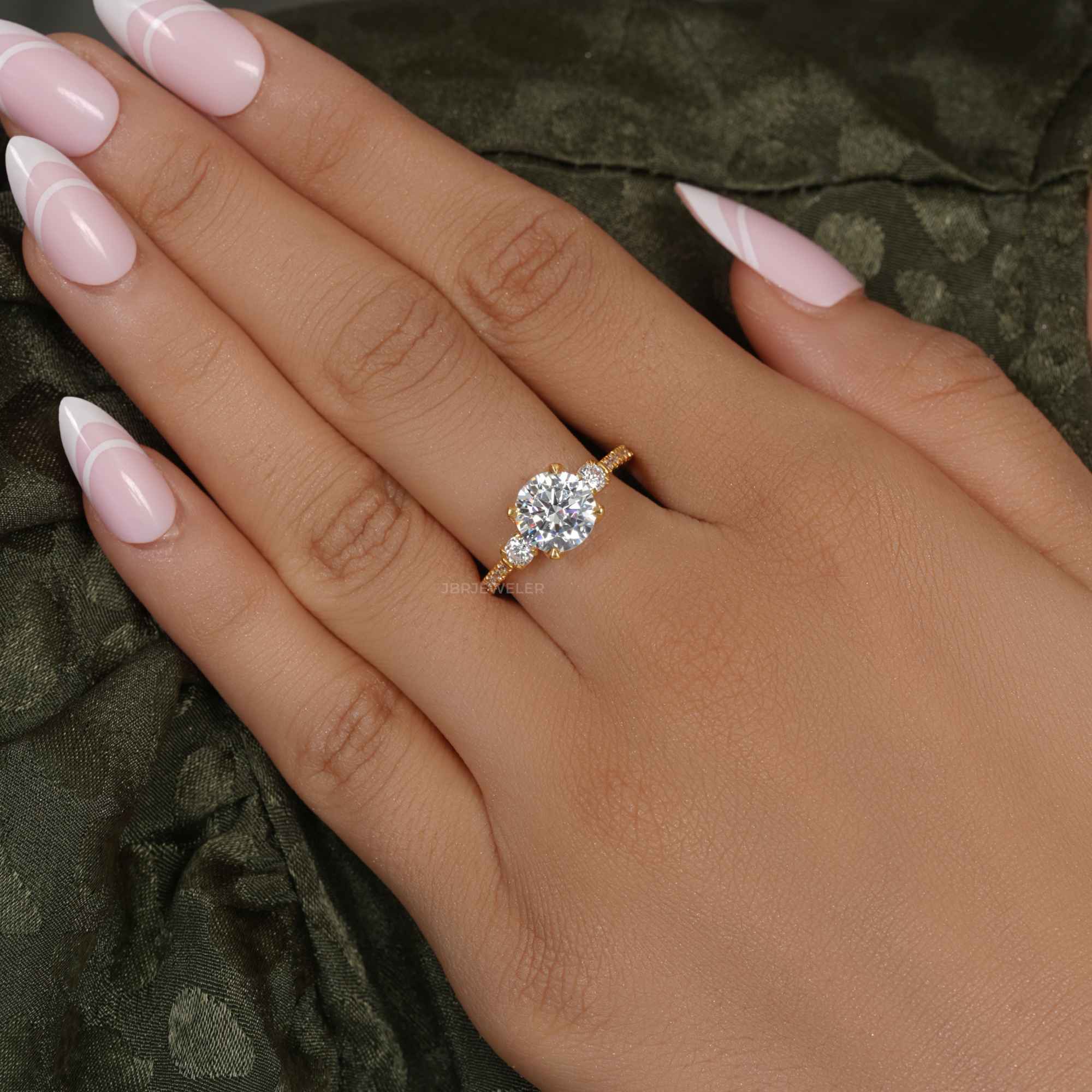 Scalloped Round Moissanite Diamond Trio Engagement Ring - JBR Jeweler