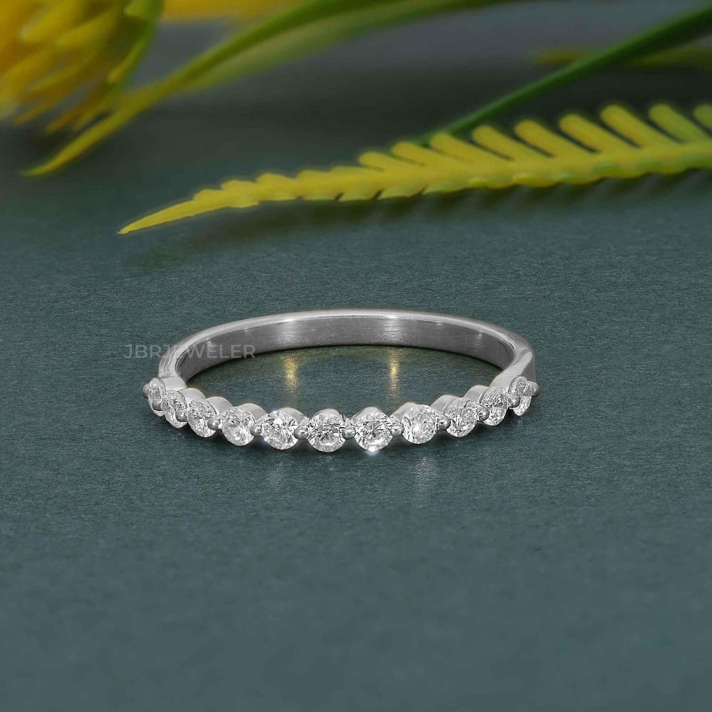 Bague de mariage en diamant moissanite à griffes partagées