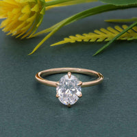 Bague de fiançailles solitaire moissanite taille ovale à six griffes