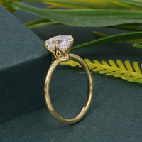 Bague de fiançailles solitaire moissanite taille ovale à six griffes