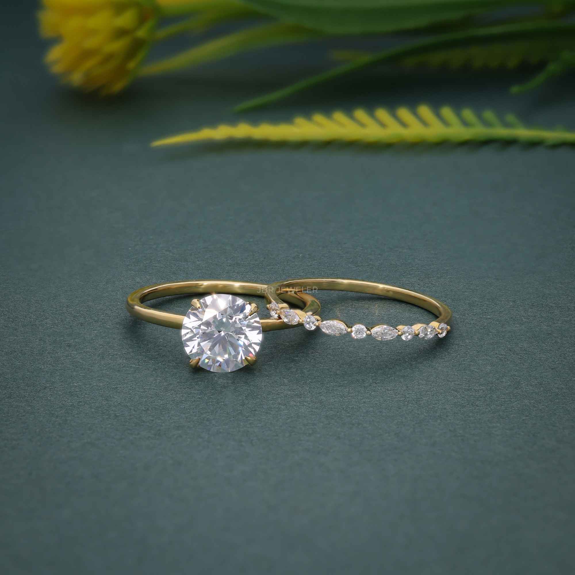 Solitär-Ring-Set mit rundem Schliff und im Labor gezüchteten Diamanten für die Hochzeit