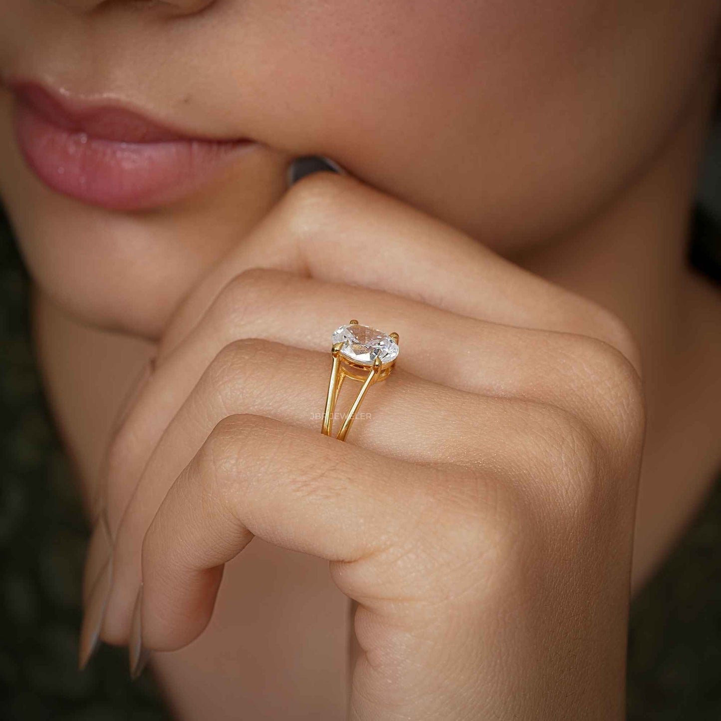 Bague solitaire avec diamants cultivés en laboratoire, tige fendue, taille ovale