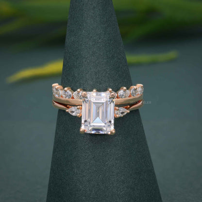 Bague de mariage nuptiale à trois pierres Moissanite et diamant taille émeraude avec bande assortie