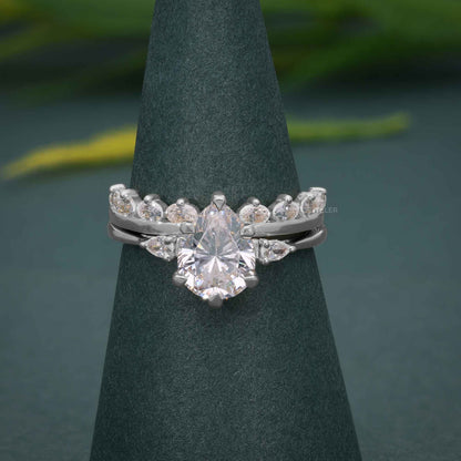 Three Stone Lab Grown Diamond Pear Cut Bridal Ring Set