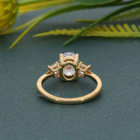 Bague de fiançailles en diamant Moissanite taille ovale à trois pierres avec trapèze latéral