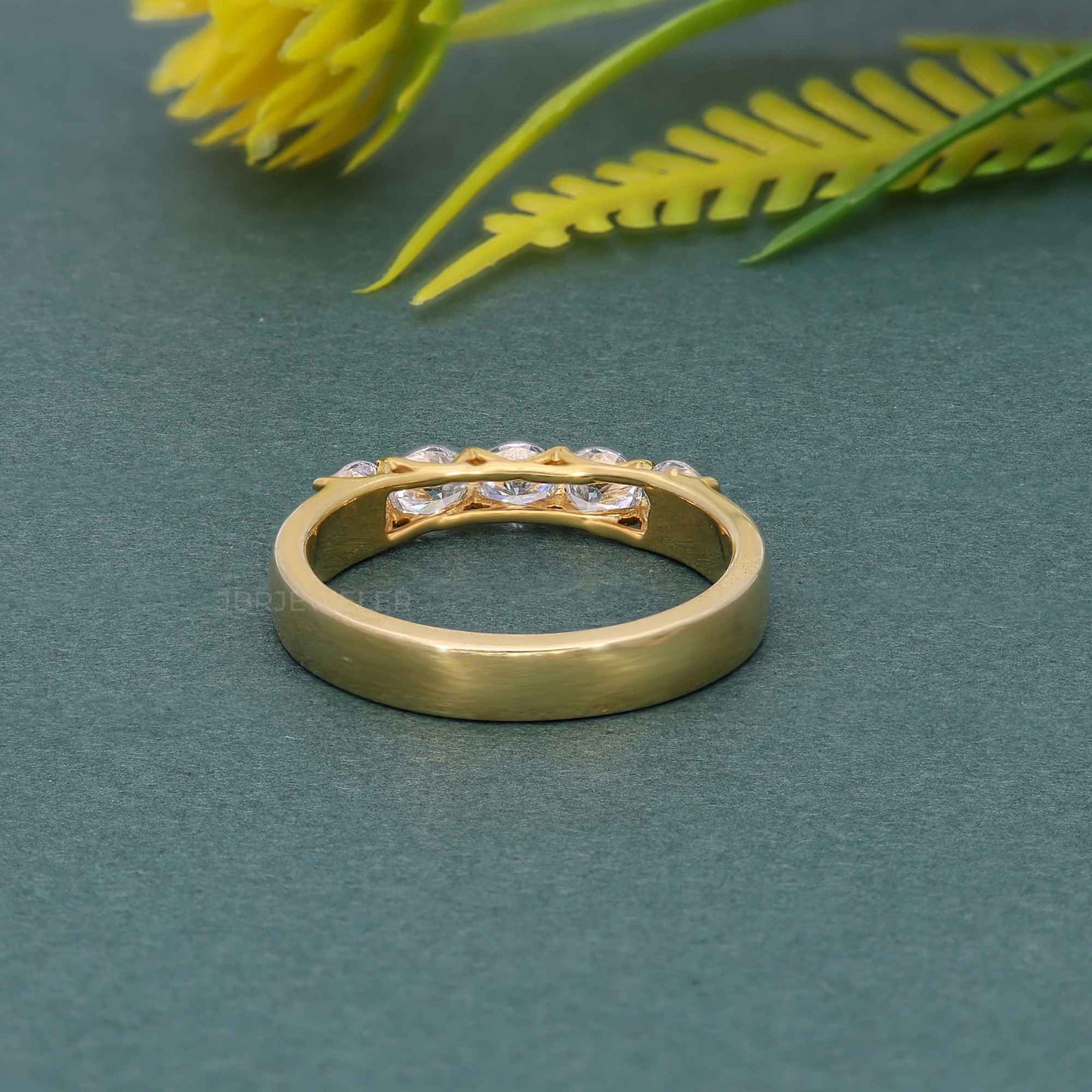 Trellis Five Stone Round Moissanite Diamond Wedding Ring