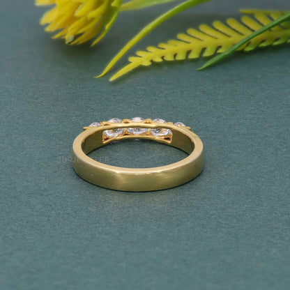 Bague de mariage en diamant moissanite rond à cinq pierres en treillis