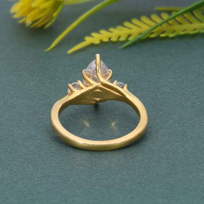 Trellis-Ring mit drei Marquise-Lab-Diamanten