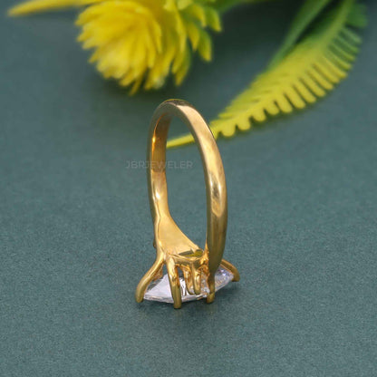 Trellis-Ring mit drei Marquise-Moissanit-Diamanten