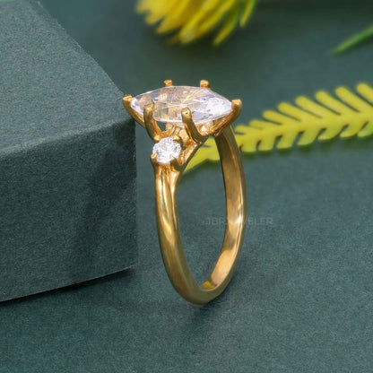 Trellis-Ring mit drei Marquise-Moissanit-Diamanten