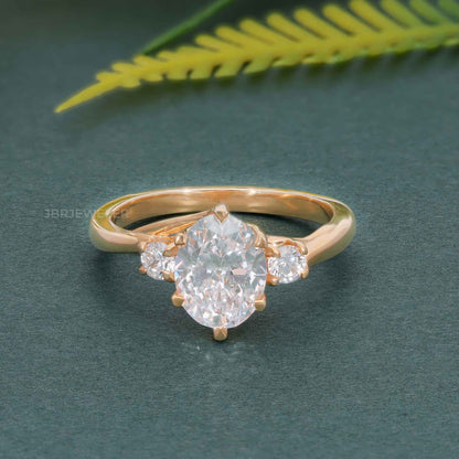 Bague en diamant de laboratoire taille ovale à trois pierres en treillis