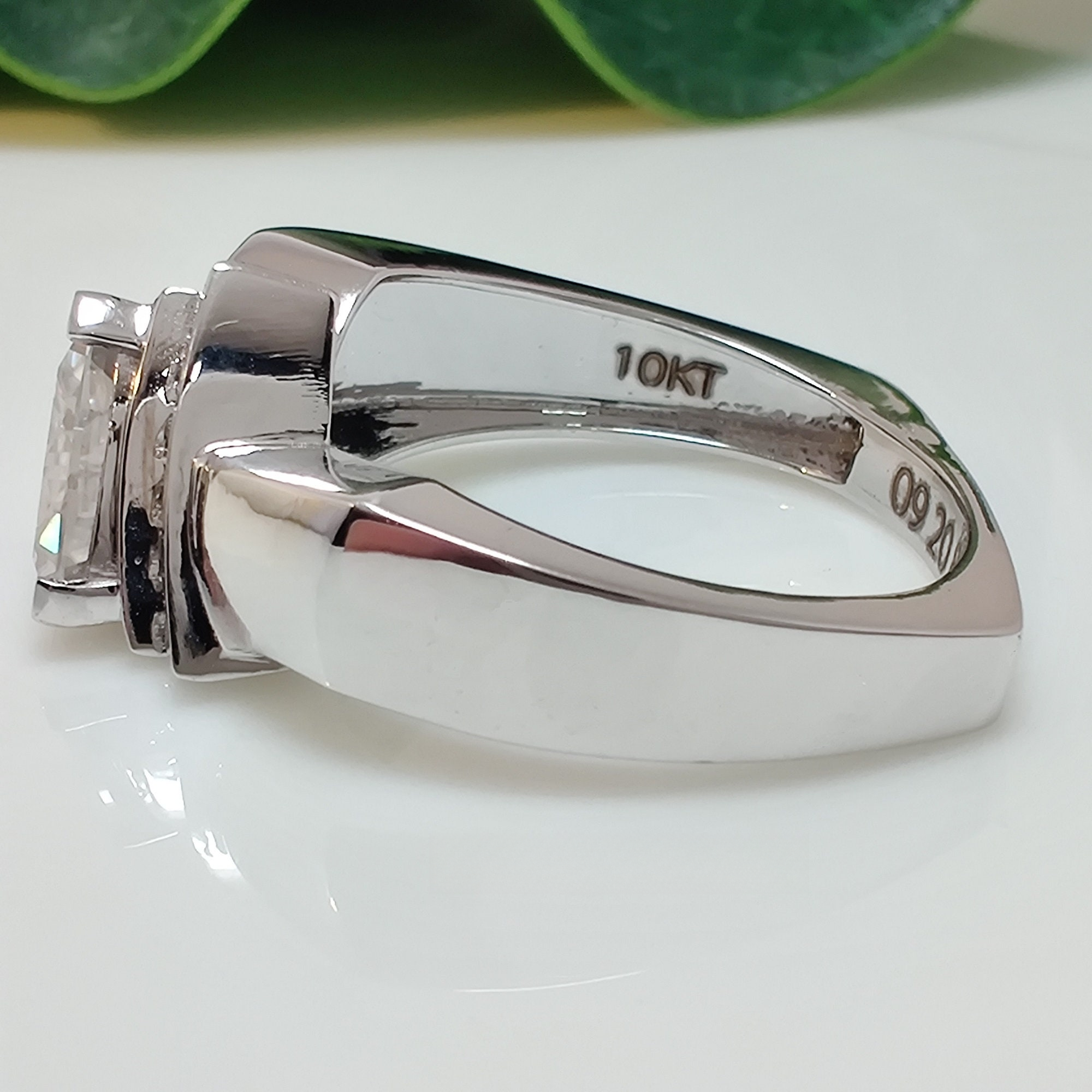 Euro Style Antique Art Deco Lab-Grown Trillion Diamond Band