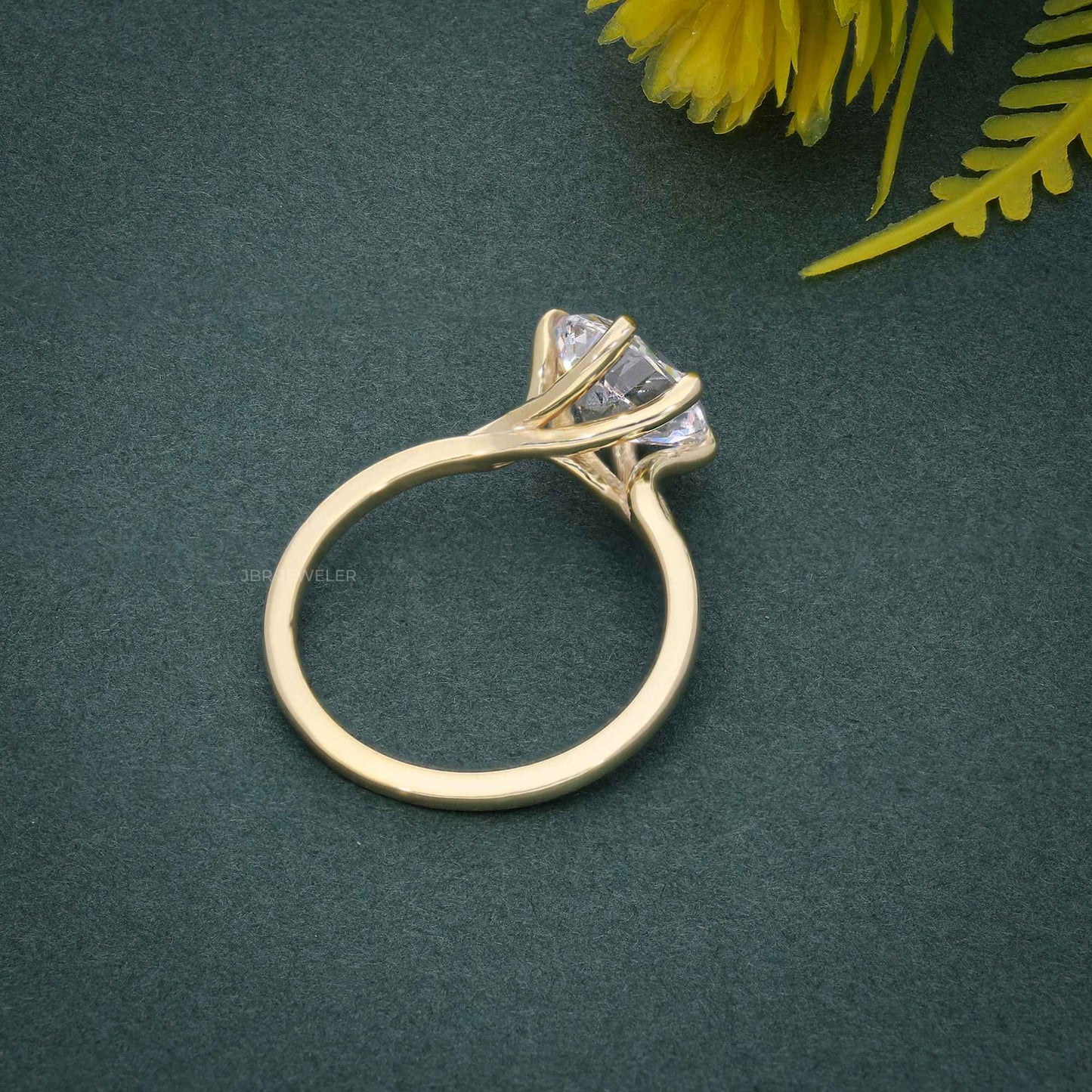 Bague de fiançailles diamant moissanite ovale torsadée