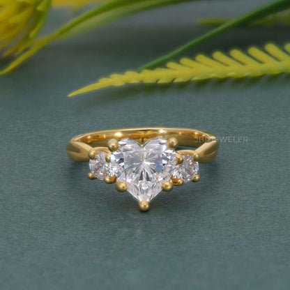 Bague de fiançailles diamant moissanite coeur torsadé à trois pierres