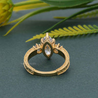 Bague de fiançailles vintage en diamants cultivés en laboratoire Marquise à trois pierres