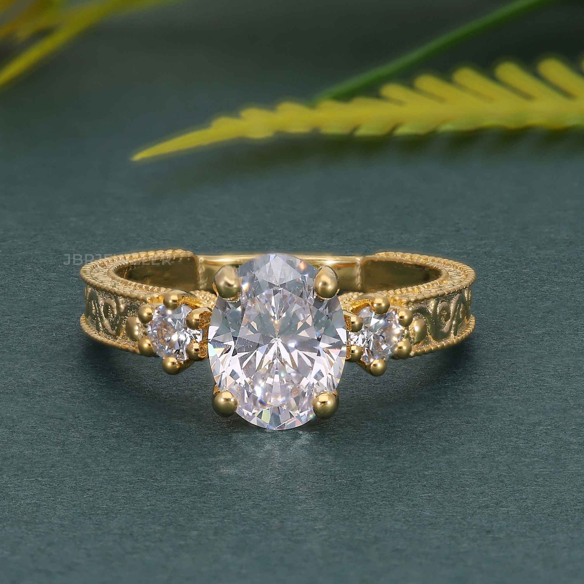 Bague de fiançailles vintage en diamant moissanite ovale rond à trois pierres